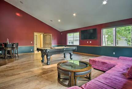 Spacious Retreat Steps from Lake Michigan - Whitehall, Michigan