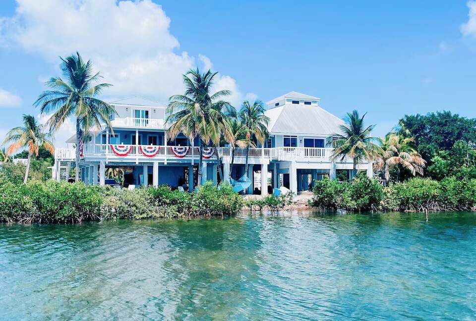 Vista De Sirenas - Cudjoe Key, Florida