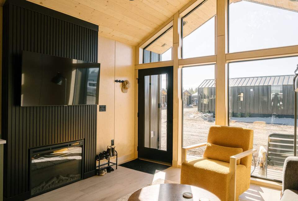 Yellowstone Peaks Single Luxe Modern Cabin - Island Park, Idaho