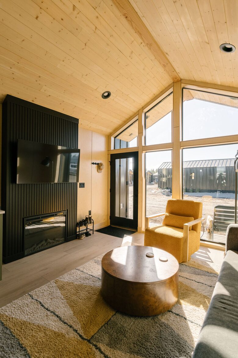 Yellowstone Peaks Single Luxe Modern Cabin - Island Park, Idaho
