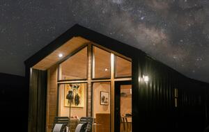 Yellowstone Peaks Single Luxe Modern Cabin - Island Park, Idaho