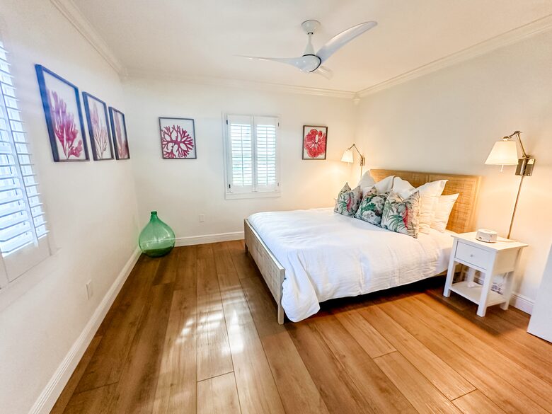 Downstairs queen guest room.
