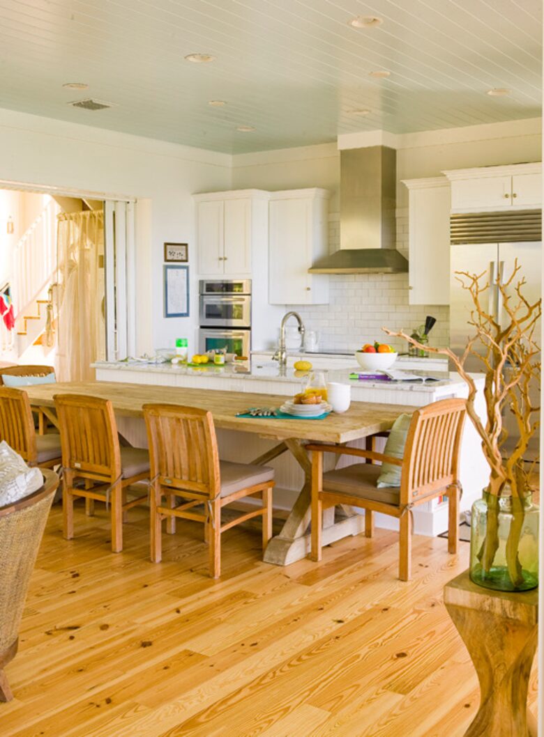 Kitchen/Indoor Dining