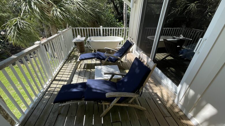 Master deck with claw foot tub
