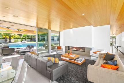 Glass Retreat: Mid-Century Modern Masterpiece - Rancho Mirage, California