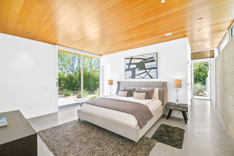 Glass Retreat: Mid-Century Modern Masterpiece - Rancho Mirage, California