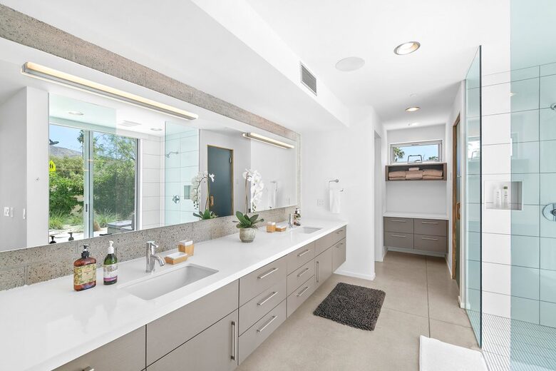 Glass Retreat: Mid-Century Modern Masterpiece - Rancho Mirage, California
