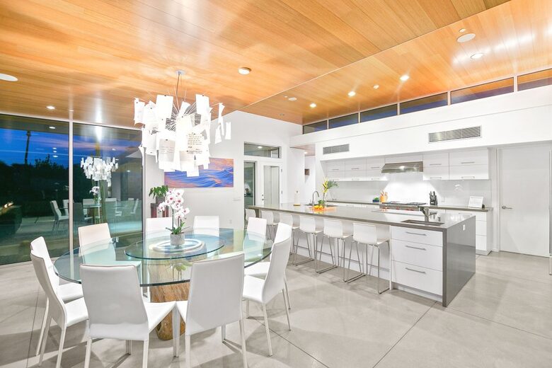 Glass Retreat: Mid-Century Modern Masterpiece - Rancho Mirage, California