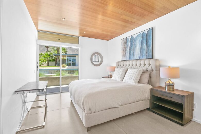 Glass Retreat: Mid-Century Modern Masterpiece - Rancho Mirage, California