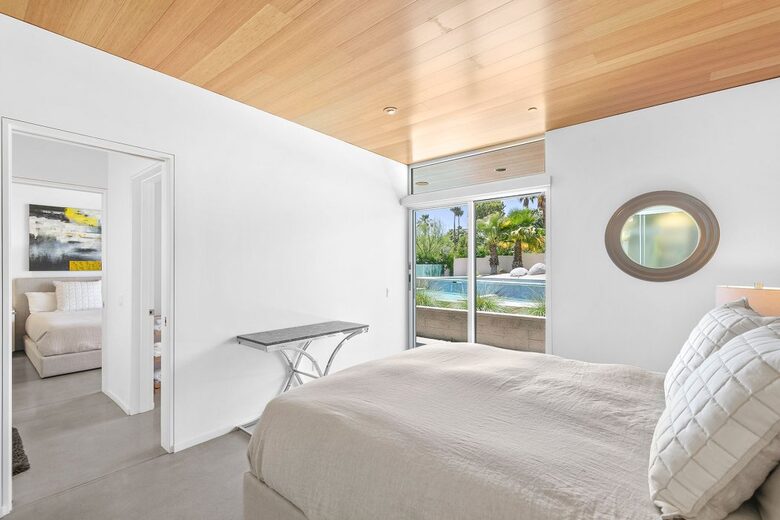 Glass Retreat: Mid-Century Modern Masterpiece - Rancho Mirage, California