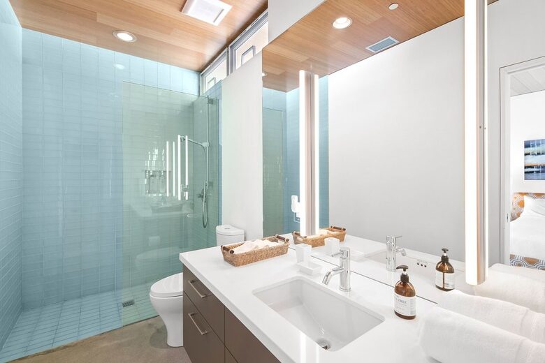 Glass Retreat: Mid-Century Modern Masterpiece - Rancho Mirage, California