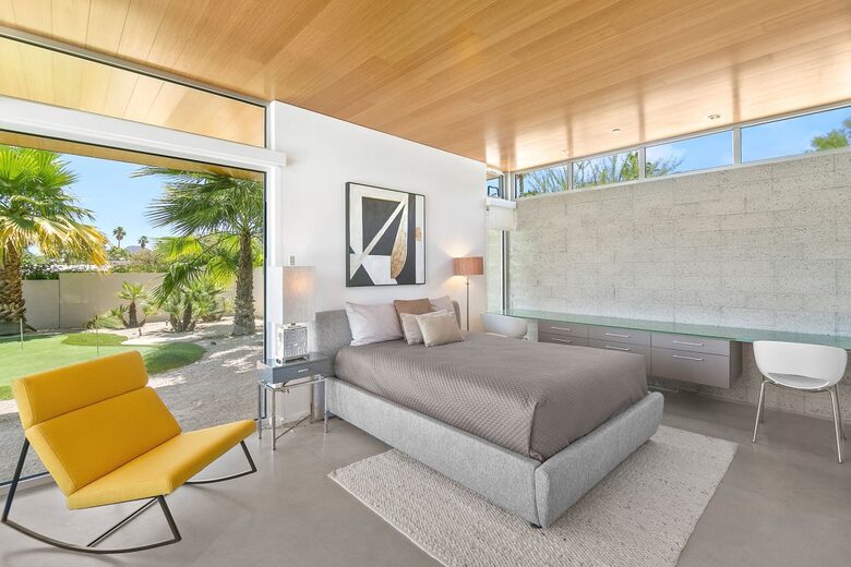 Glass Retreat: Mid-Century Modern Masterpiece - Rancho Mirage, California