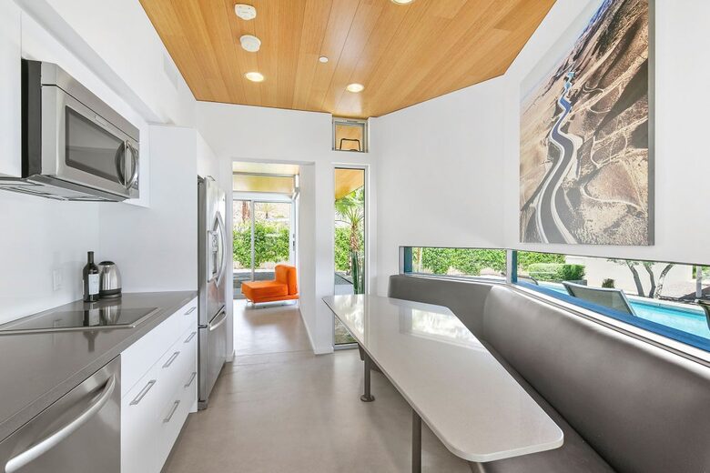 Glass Retreat: Mid-Century Modern Masterpiece - Rancho Mirage, California