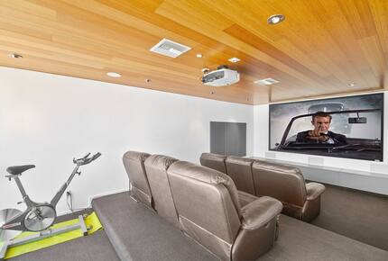 Glass Retreat: Mid-Century Modern Masterpiece - Rancho Mirage, California