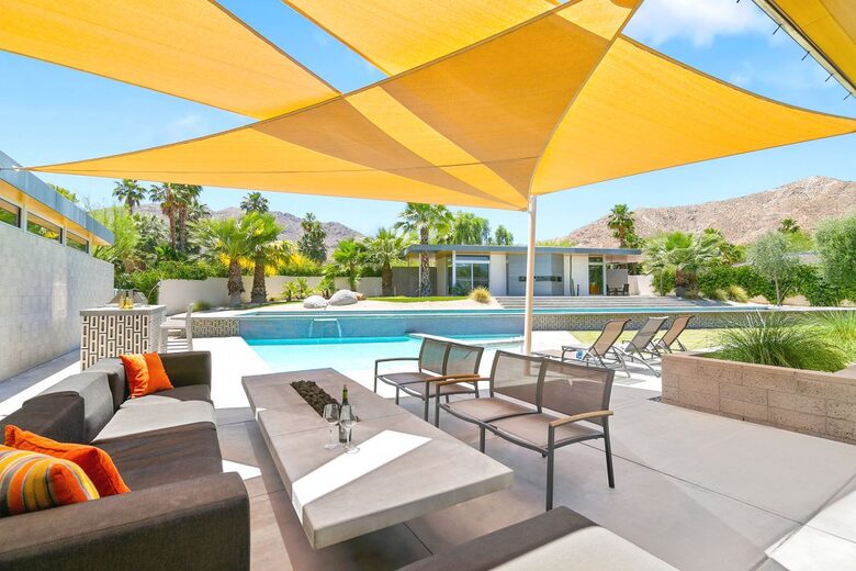 Glass Retreat: Mid-Century Modern Masterpiece - Rancho Mirage, California
