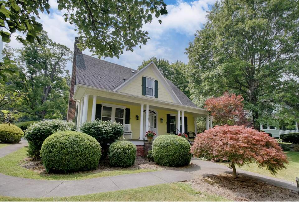 Bunny Hill Cottage - Homestead Resort - Hot Springs, Virginia