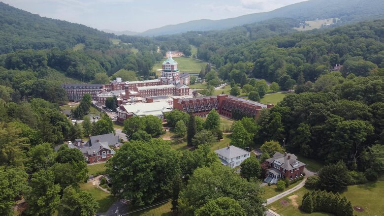 Bunny Hill Cottage - Homestead Resort - Hot Springs, Virginia