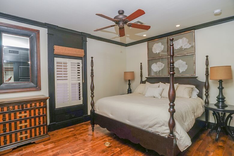 Super Chic Villa Downtown & Near Beach - Naples, Florida
