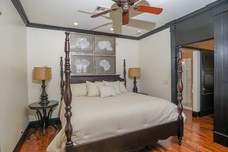 Super Chic Villa Downtown & Near Beach - Naples, Florida