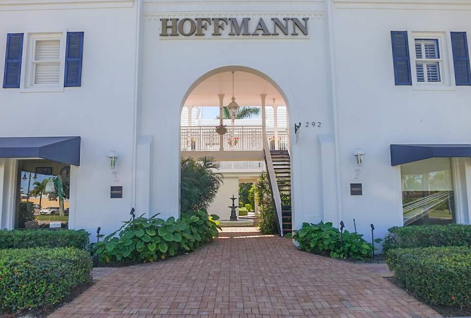 Super Chic Villa Downtown & Near Beach - Naples, Florida