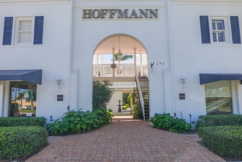 Super Chic Villa Downtown & Near Beach - Naples, Florida