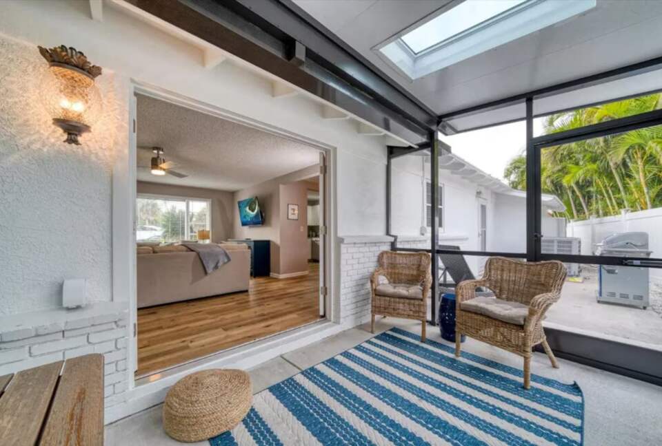 Clearwater Cottage | Quick Walk to the Beach - Clearwater Beach, Florida