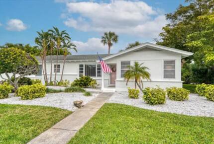 Clearwater Cottage | Quick Walk to the Beach - Clearwater Beach, Florida