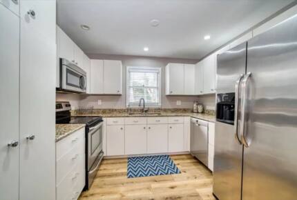 Clearwater Cottage | Quick Walk to the Beach - Clearwater Beach, Florida