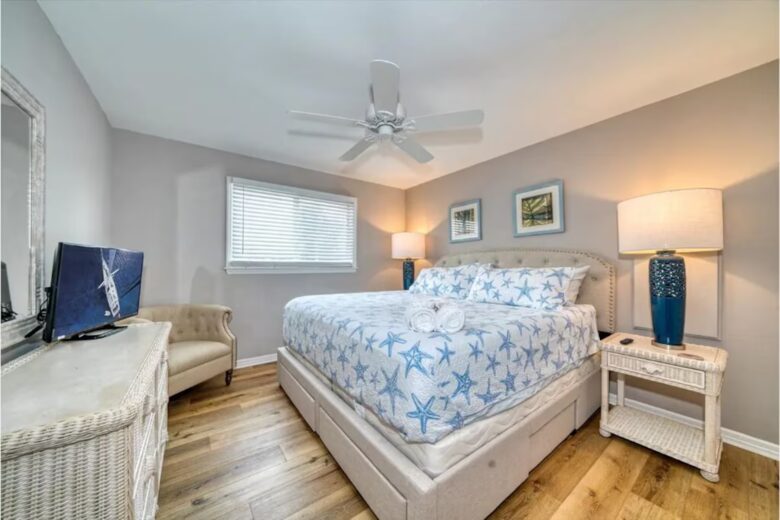 Clearwater Cottage | Quick Walk to the Beach - Clearwater Beach, Florida