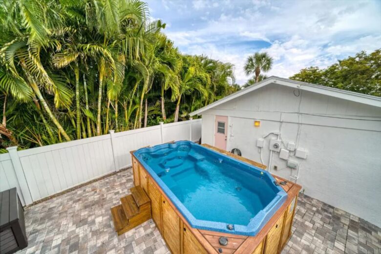 Clearwater Cottage | Quick Walk to the Beach - Clearwater Beach, Florida