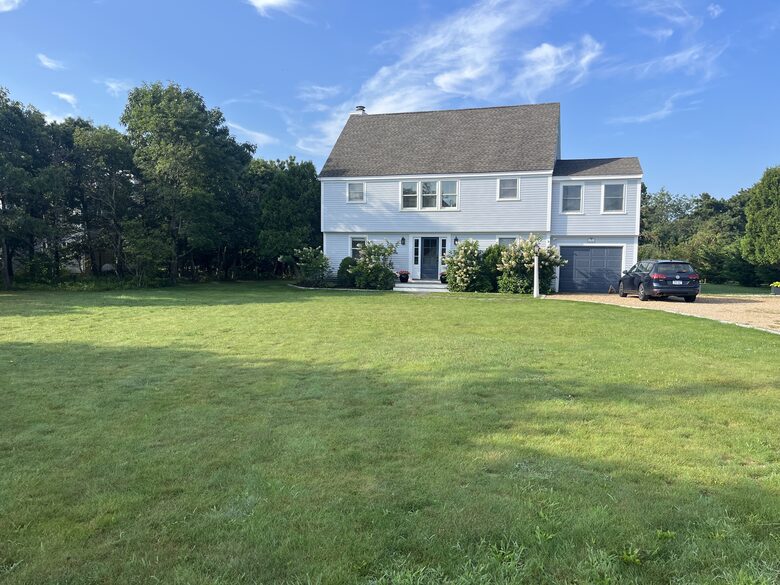 Sunny & spacious Martha’s Vineyard 4 bedroom beach house - Edgartown, Massachusetts