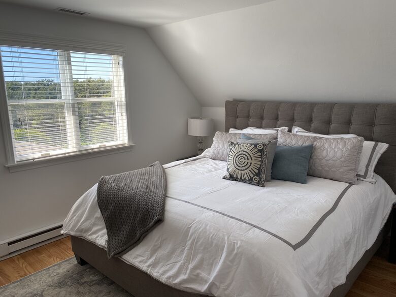 Sunny & spacious Martha’s Vineyard 4 bedroom beach house - Edgartown, Massachusetts