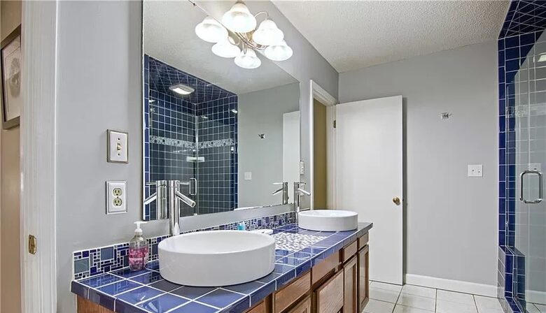 Beautiful Mountain Retreat | 10 minutes to Downtown Asheville - Asheville, North Carolina