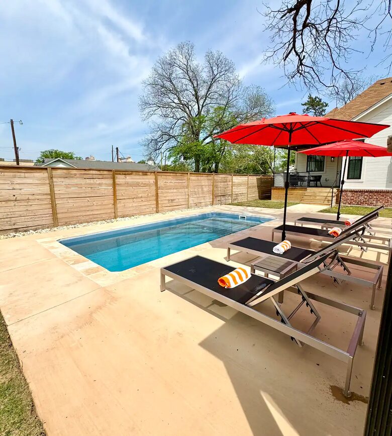 Waco Retreat | Steps to the Silos, Heated Pool, Minutes from Baylor - Waco, Texas