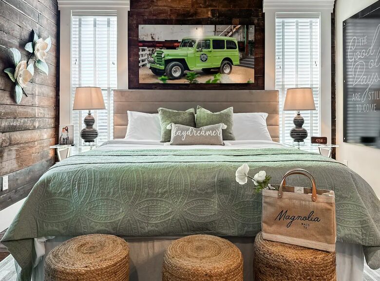 Waco Retreat | Steps to the Silos, Heated Pool, Minutes from Baylor - Waco, Texas