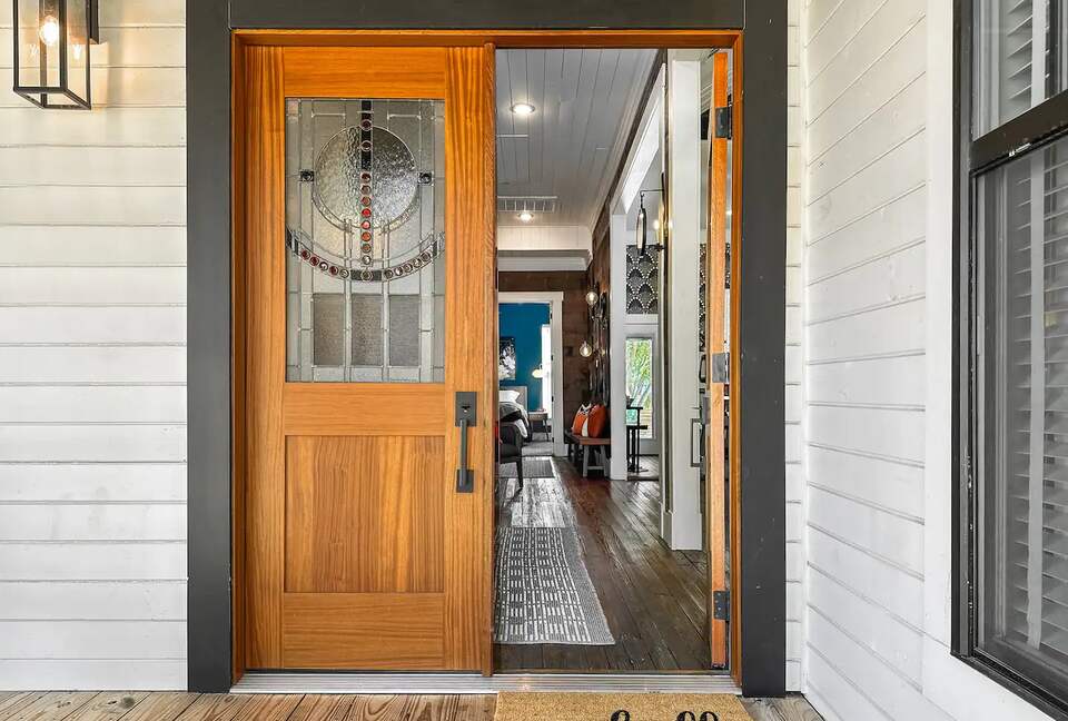Waco Retreat | Steps to the Silos, Heated Pool, Minutes from Baylor - Waco, Texas