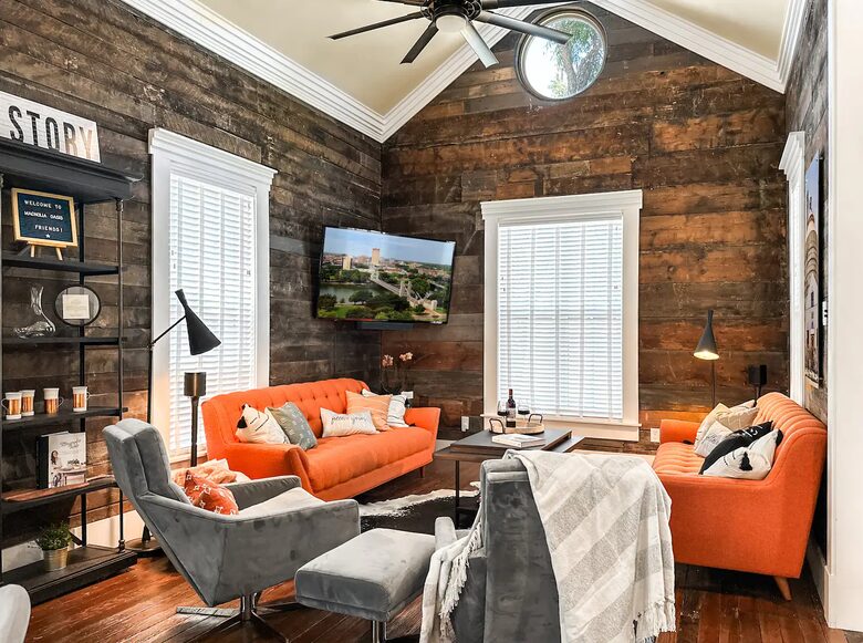 Waco Retreat | Steps to the Silos, Heated Pool, Minutes from Baylor - Waco, Texas