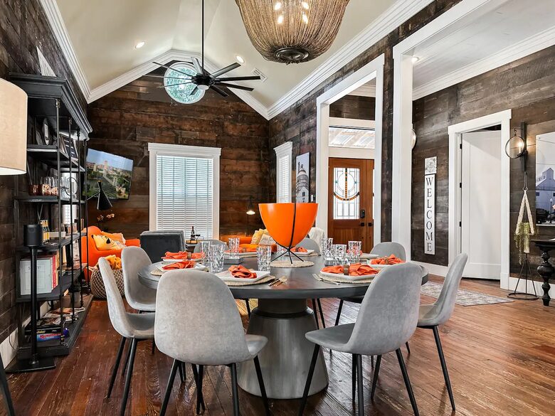 Waco Retreat | Steps to the Silos, Heated Pool, Minutes from Baylor - Waco, Texas