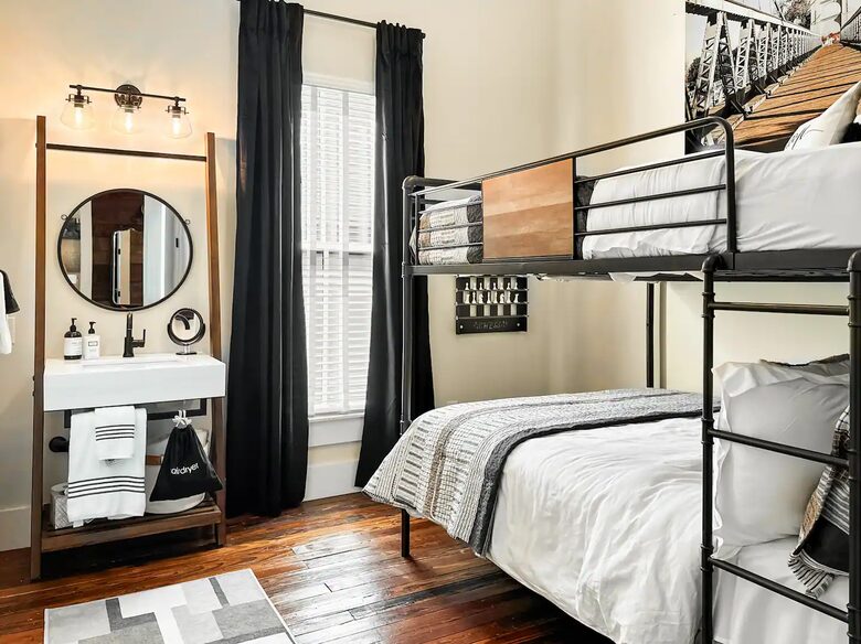 Waco Retreat | Steps to the Silos, Heated Pool, Minutes from Baylor - Waco, Texas