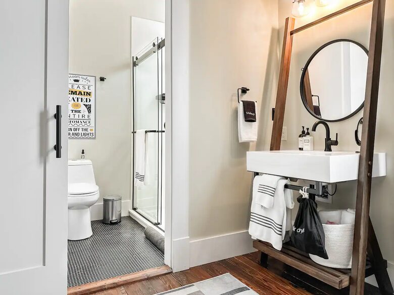 Waco Retreat | Steps to the Silos, Heated Pool, Minutes from Baylor - Waco, Texas