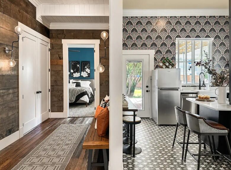 Waco Retreat | Steps to the Silos, Heated Pool, Minutes from Baylor - Waco, Texas