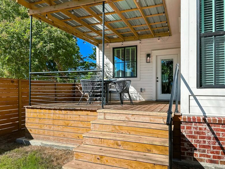 Waco Retreat | Steps to the Silos, Heated Pool, Minutes from Baylor - Waco, Texas