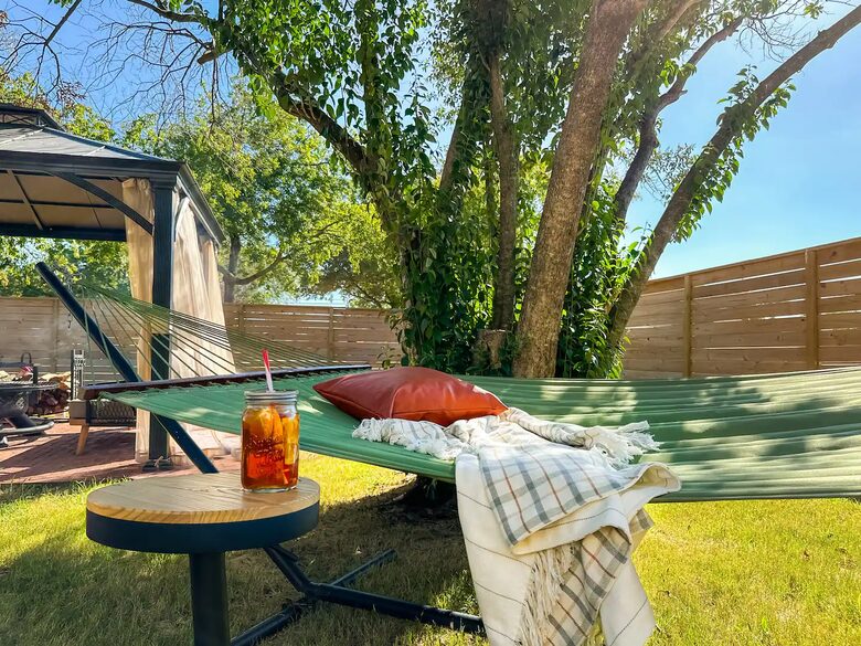 Waco Retreat | Steps to the Silos, Heated Pool, Minutes from Baylor - Waco, Texas