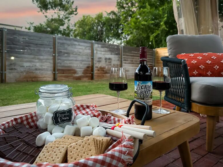 Waco Retreat | Steps to the Silos, Heated Pool, Minutes from Baylor - Waco, Texas