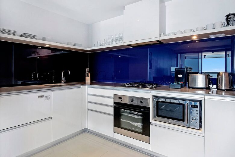 Luxury Ocean View Spa Apartment - Gold Coast, Australia