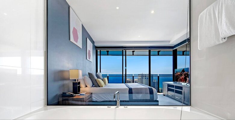 Luxury Ocean View Spa Apartment - Gold Coast, Australia