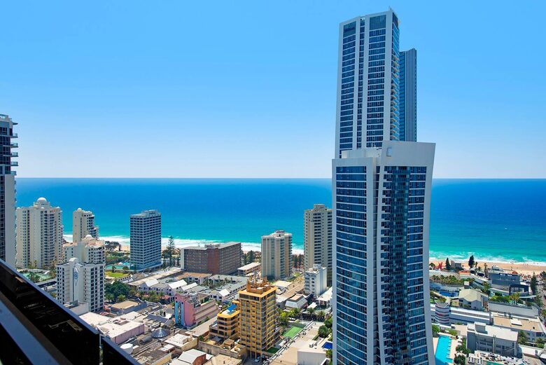 Luxury Ocean View Spa Apartment - Gold Coast, Australia