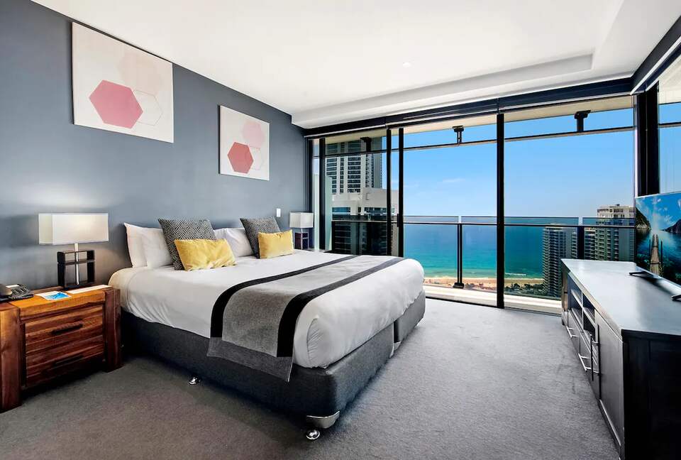 Luxury Ocean View Spa Apartment - Gold Coast, Australia