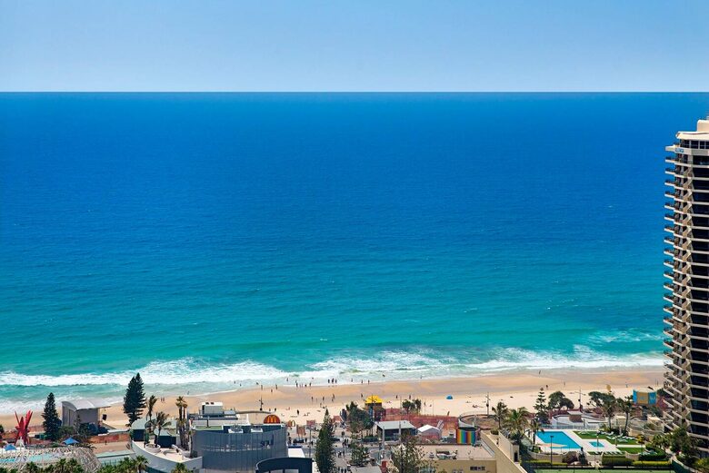 Luxury Ocean View Spa Apartment - Gold Coast, Australia
