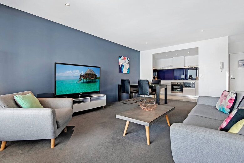 Luxury Ocean View Spa Apartment - Gold Coast, Australia